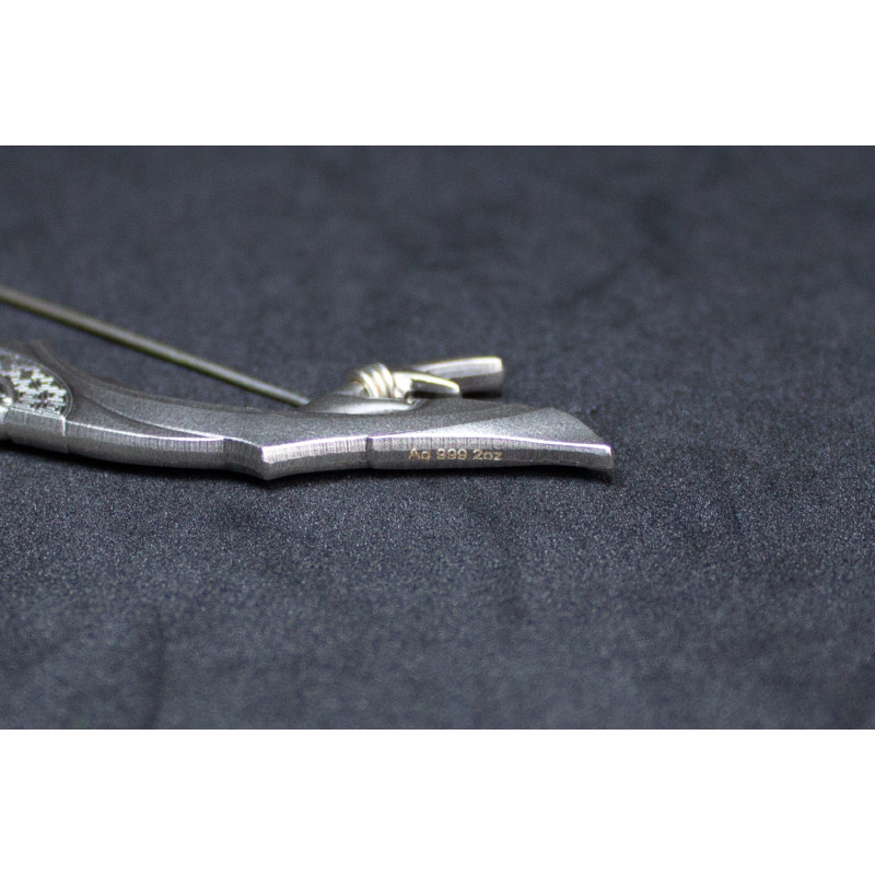 Srebrny Numizmat The Divine Weapons - Crescent Bow Antique, 2 uncje - detal 1 Srebrny Numizmat The Divine Weapons - Crescent Bow Antique, 2 uncje - detal 1